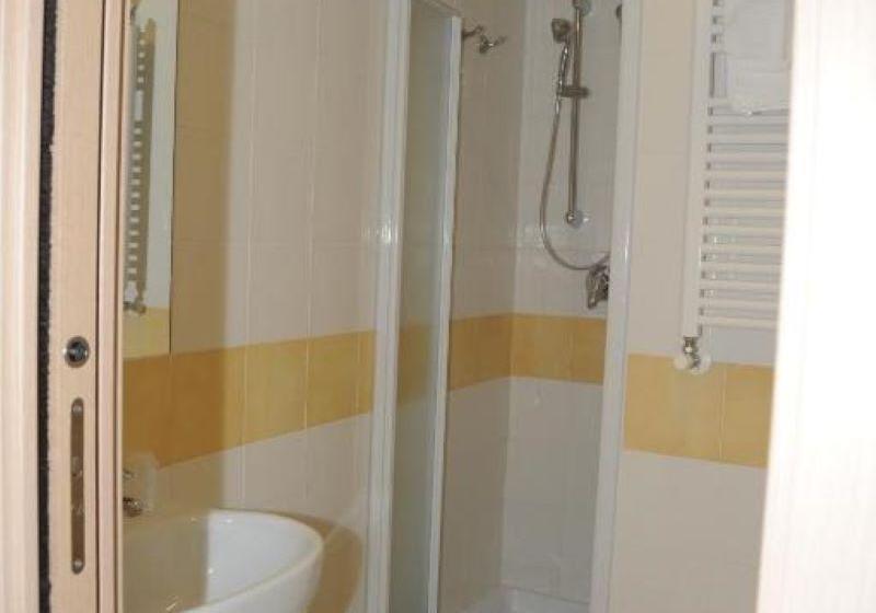 غرفة قياسية فردية, Rivamare