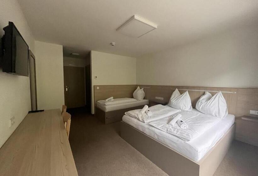 اتاق استاندارد سه تخته با بالکن, Stubnerhof