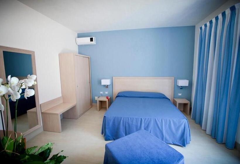 标准三人间, Sunset Beach