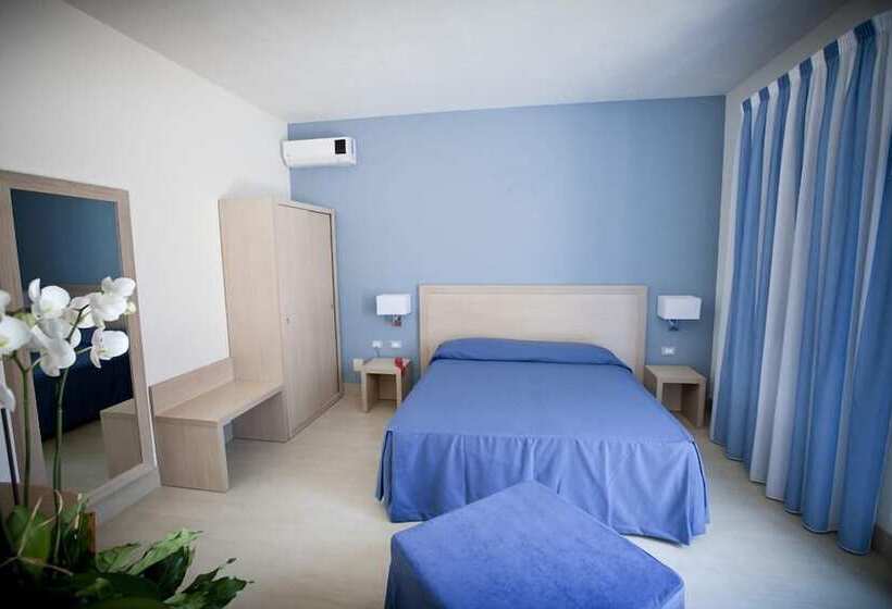 标准三人间, Sunset Beach