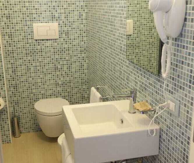 四人标准间, Sunset Beach