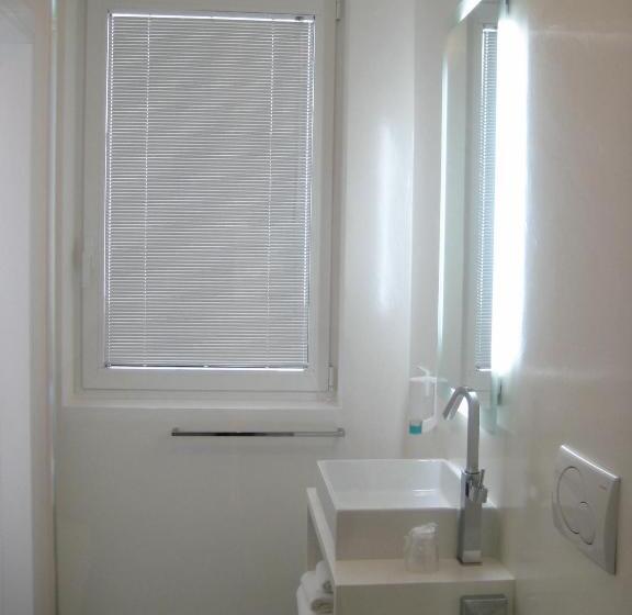 استودیو استاندارد با چشم‌انداز باغ, Legrenzi Rooms