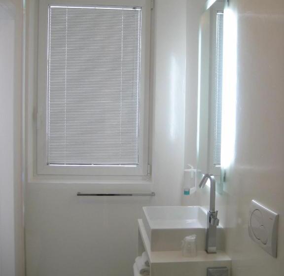 استودیو استاندارد با چشم‌انداز باغ, Legrenzi Rooms