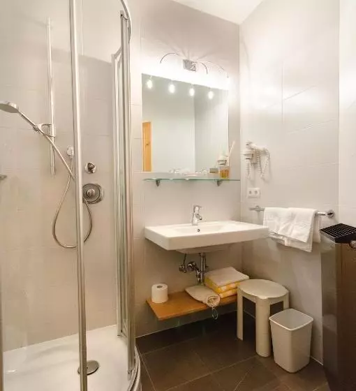 ファミリーステューディオ, Residence Hotel Alpinum