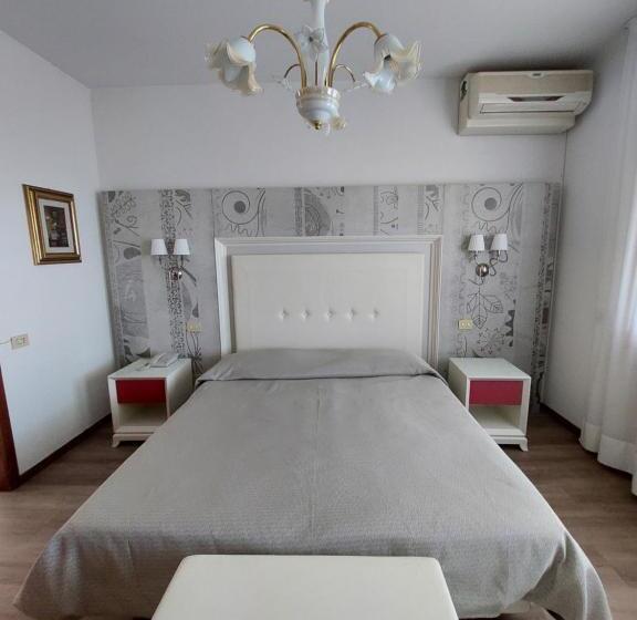 带阳台的豪华间, Albergo Alla Pineta