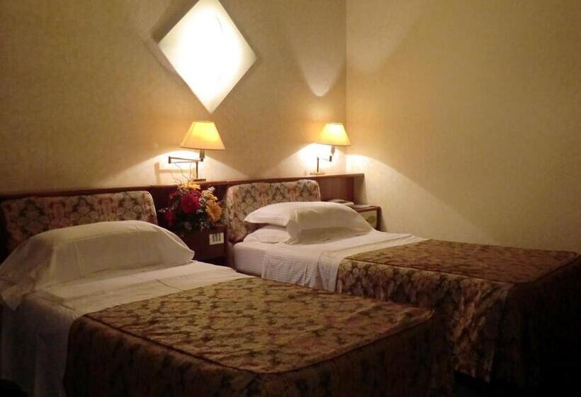 غرفة كلاسيكية ثلاثية, Bellavista