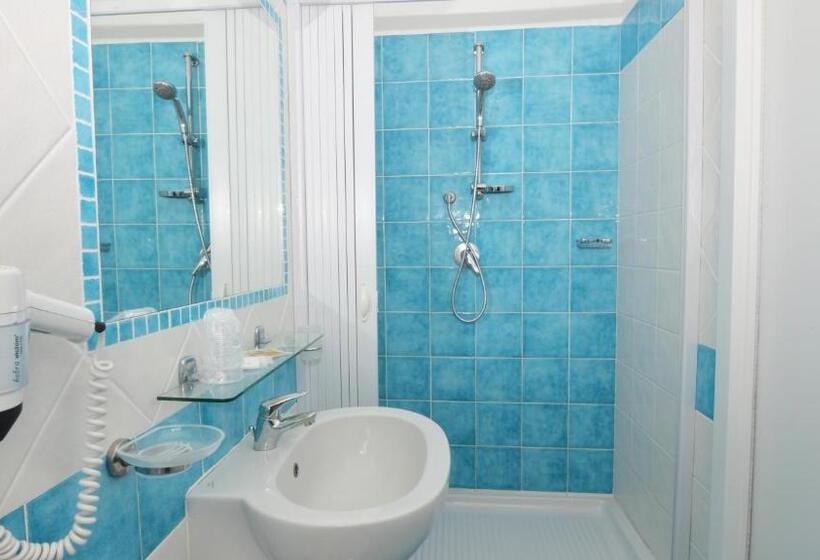 带观景的标准间, Calanca