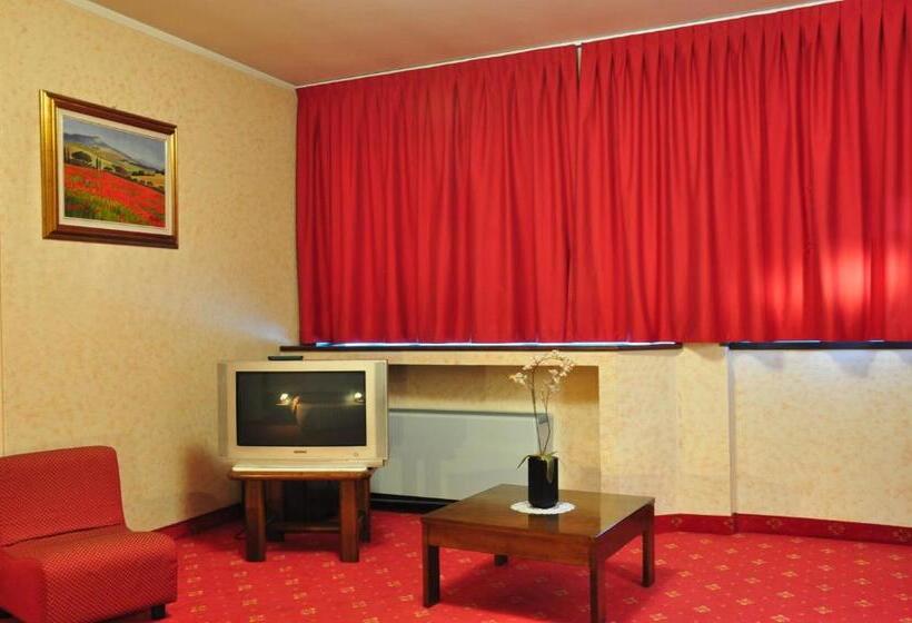 小型套房, Country Club