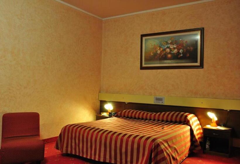 标准三人间, Country Club