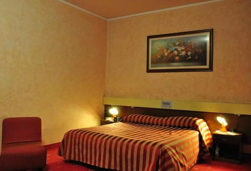 Standard Kolmen Hengen Huone, Country Club