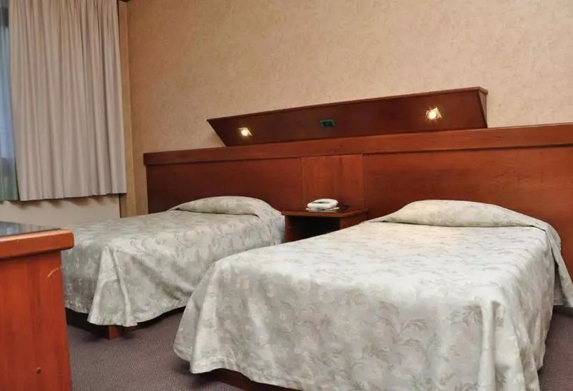 Standard Kolmen Hengen Huone, Country Club