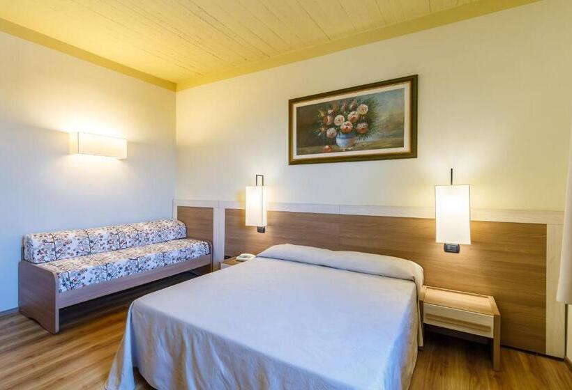 标准三人间, Country Club