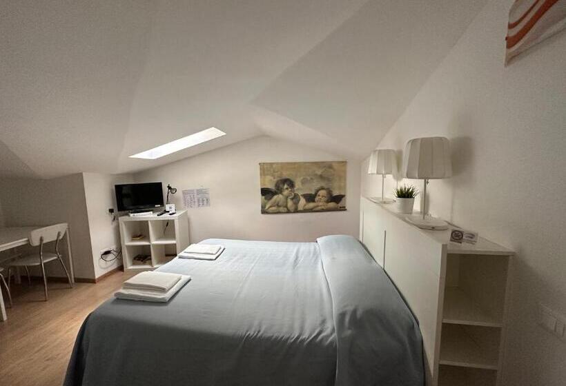 جناح دور أخير, Irene