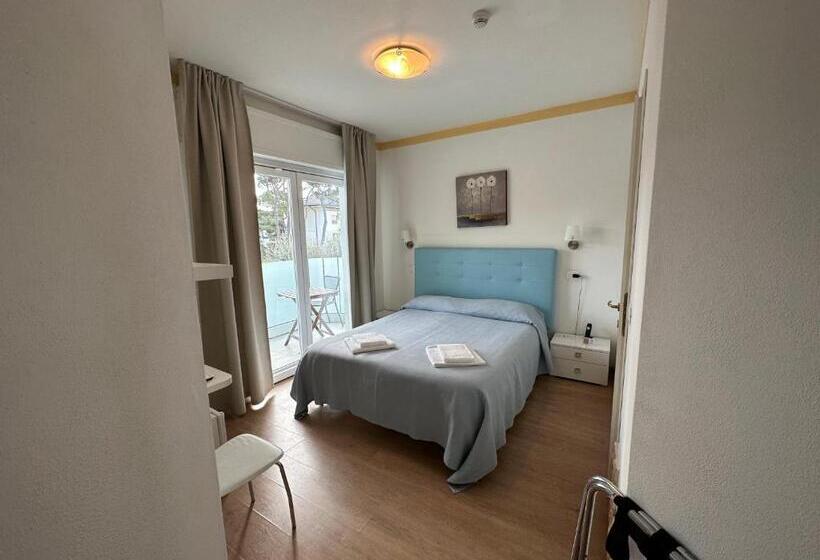 غرفة قياسية مزوَّدة بشُرفة, Irene