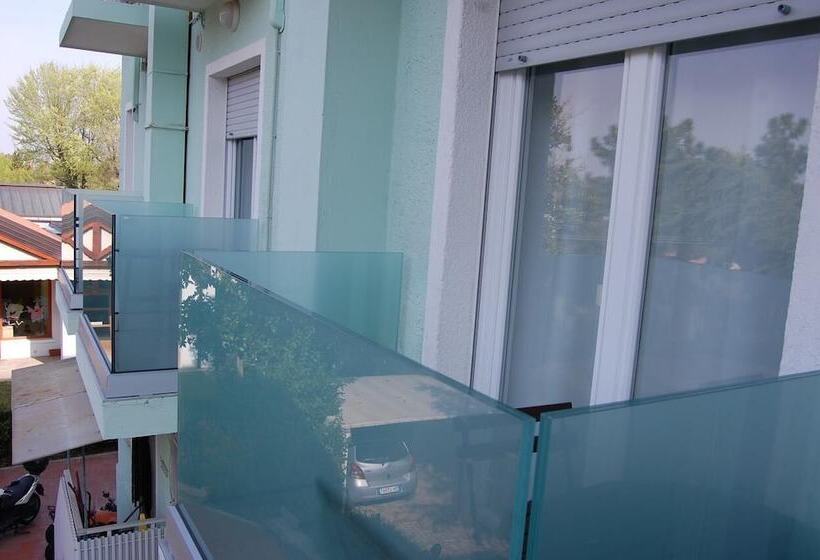 غرفة قياسية فردية, Irene