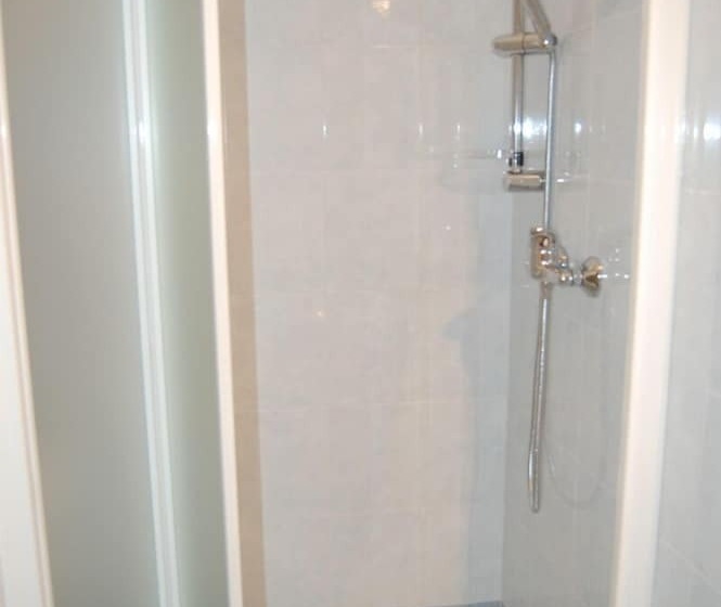 غرفة قياسية, Irene