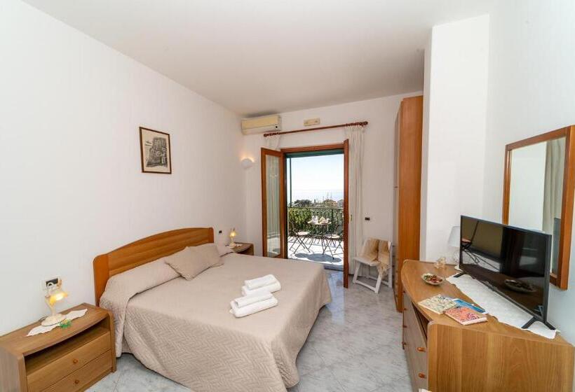 غرفة قياسية مطلّة علي البحر, Le Nereidi B&b