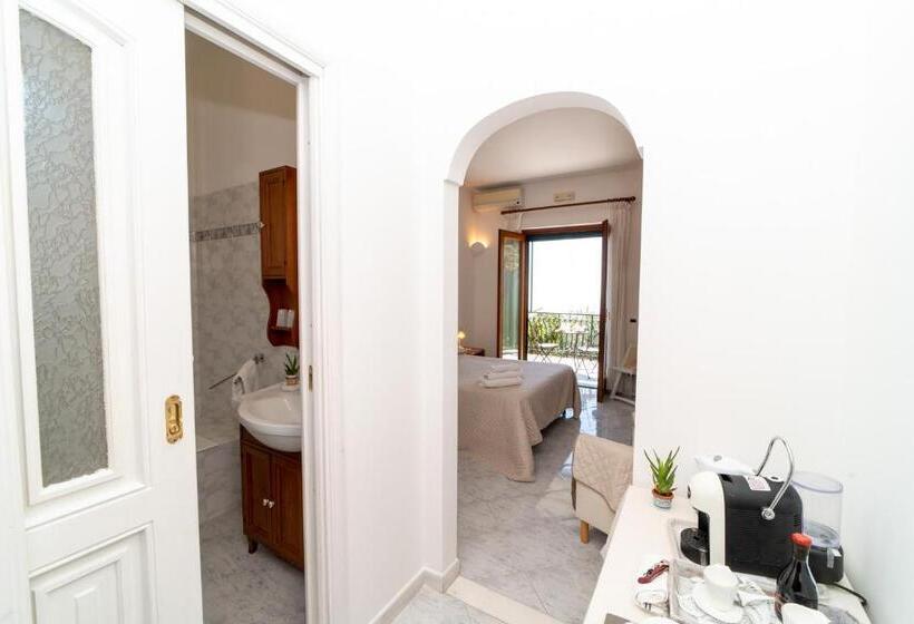 غرفة قياسية مطلّة علي البحر, Le Nereidi B&b