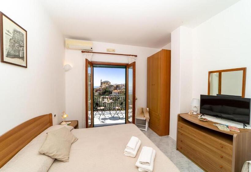 غرفة قياسية مطلّة علي البحر, Le Nereidi B&b