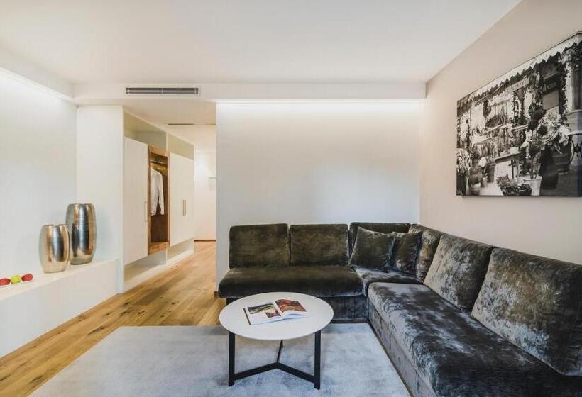 سوییت, Magdalener Hof