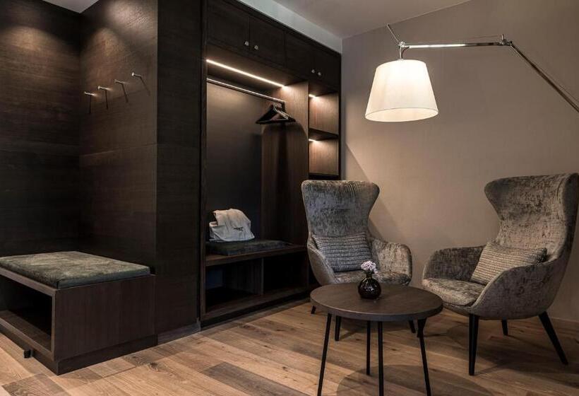 سوییت جونیور, Magdalener Hof