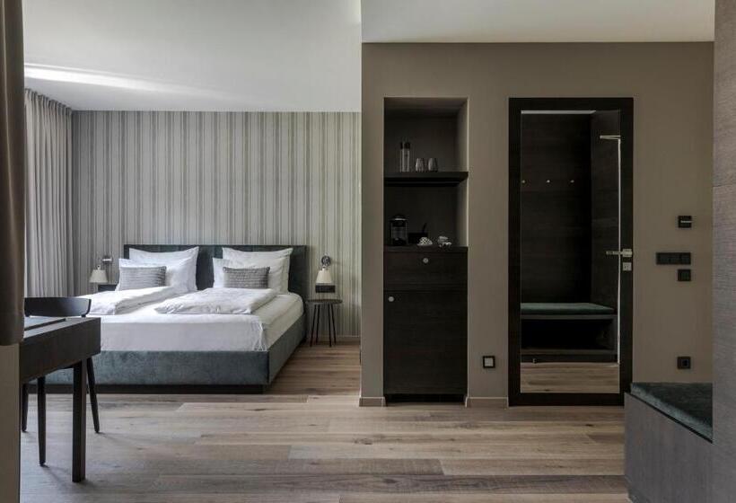 سوییت جونیور, Magdalener Hof