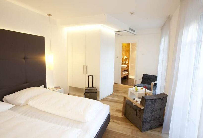 اتاق لوکس, Magdalener Hof