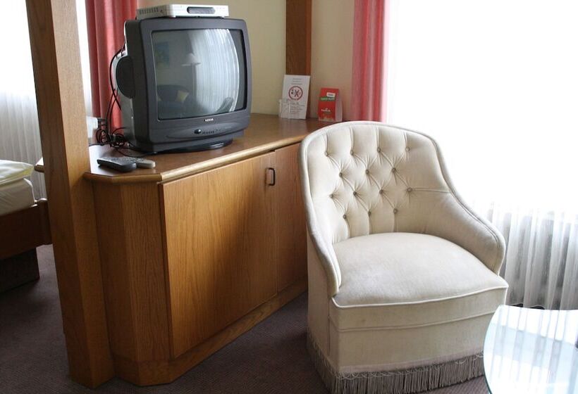 컴포트 룸, Niederée