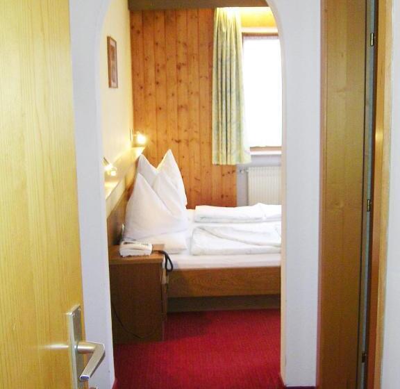 컴포트 룸, Rainegg Kg