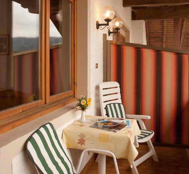 컴포트 룸, Rainegg Kg