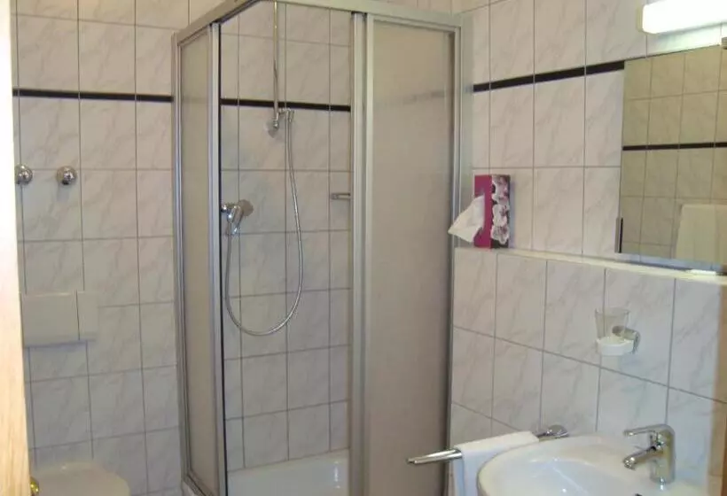 Standard Triple Room, Restaurant Handelshof