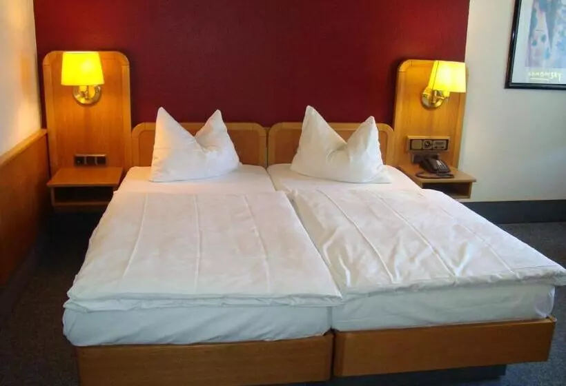 Standard Triple Room, Restaurant Handelshof