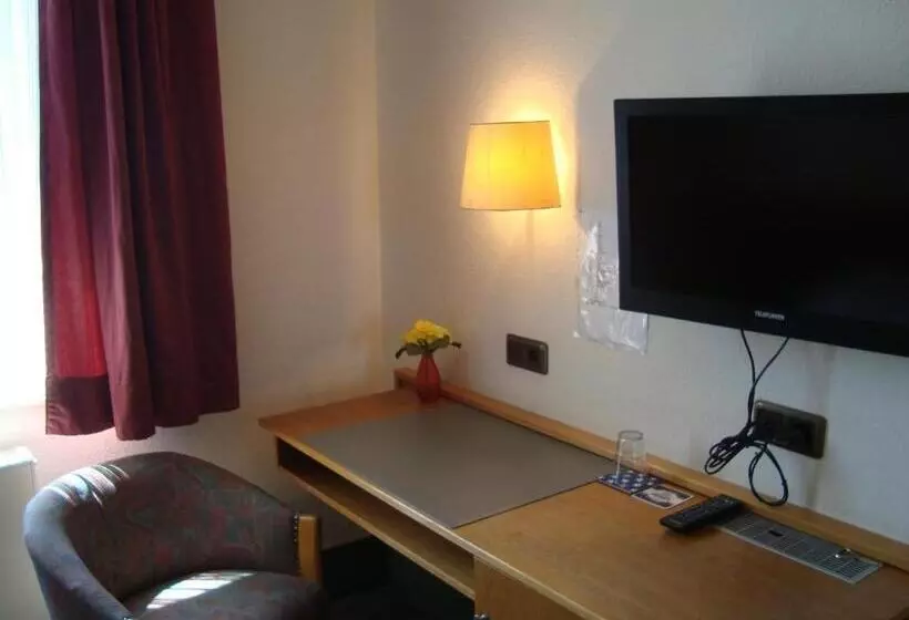 Standard Triple Room, Restaurant Handelshof