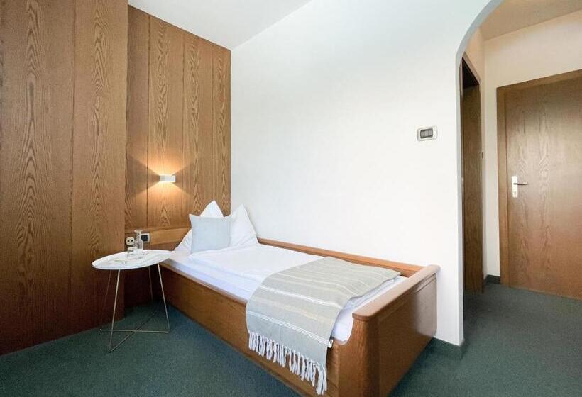 标准单人间, Schönbrunn