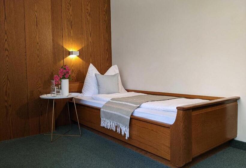 标准单人间, Schönbrunn