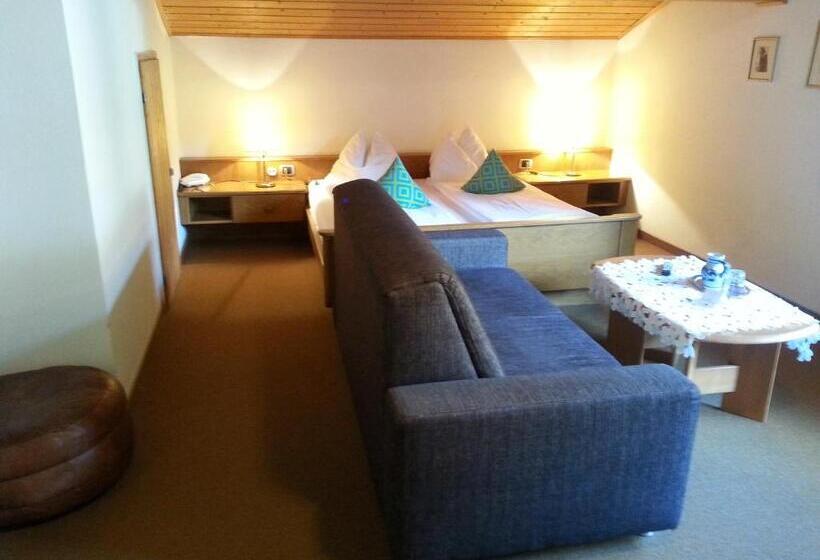 带阳台的三人标准间, Schönbrunn