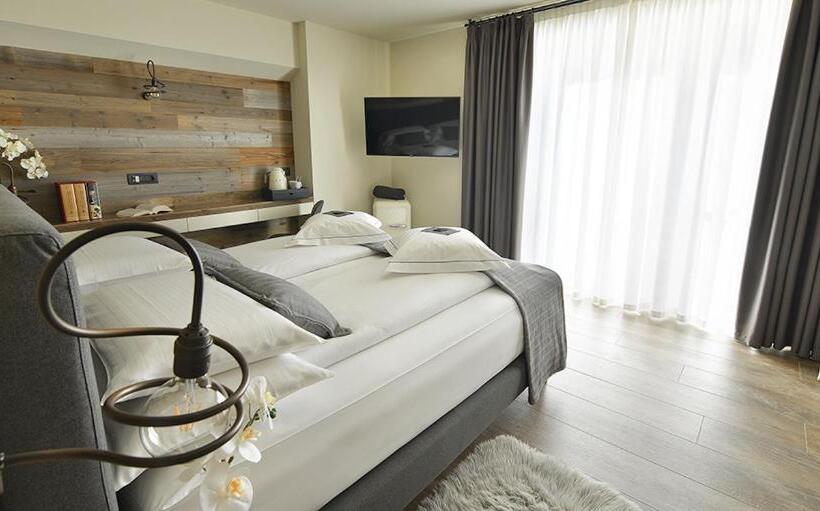 غرفة كومفورت ثلاثية, Sporting Family Hospitality