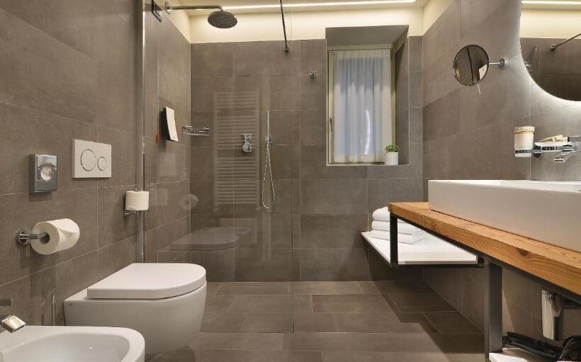 جناح, Sporting Family Hospitality