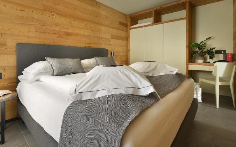 جناح, Sporting Family Hospitality