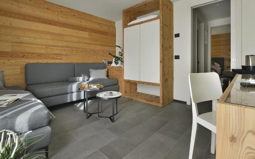 جناح, Sporting Family Hospitality