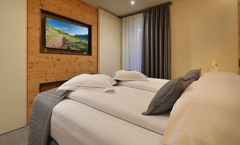 جناح جونيور, Sporting Family Hospitality