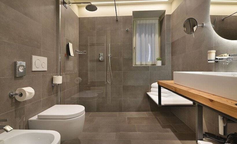 جناح, Sporting Family Hospitality