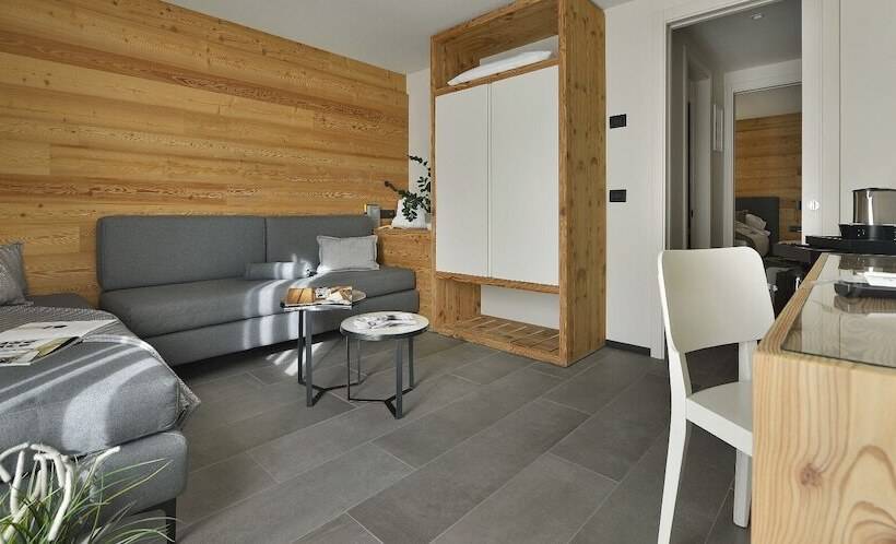 جناح, Sporting Family Hospitality