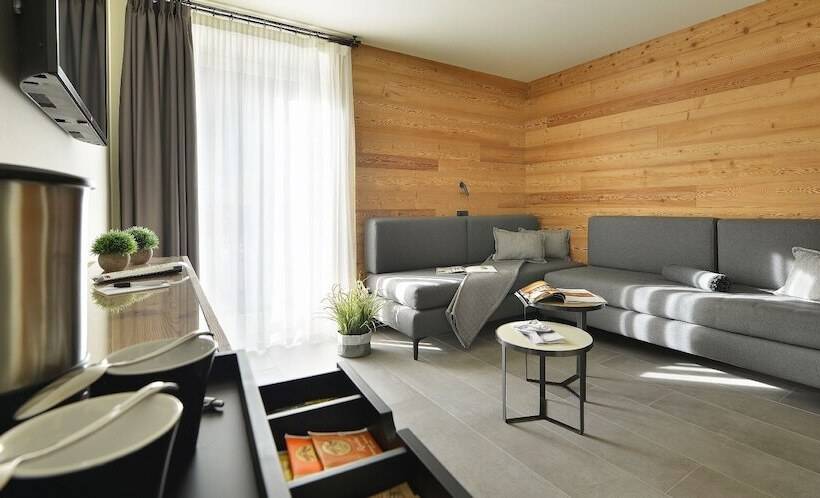 جناح, Sporting Family Hospitality