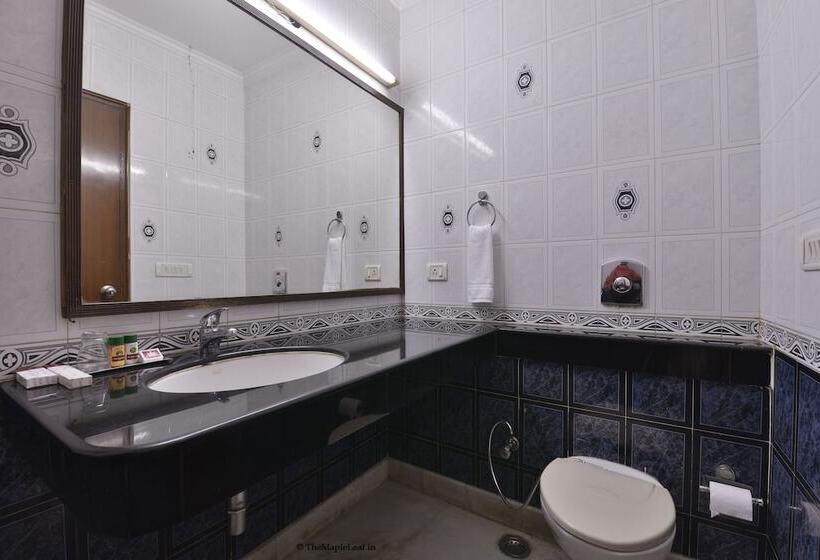 Номер Deluxe, The Maple Leaf Dlf Cyber City