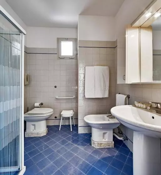 اتاق استاندارد چهار تخته, Palace Hotel Regina