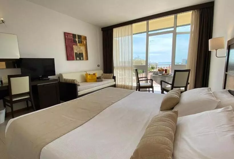 اتاق استاندارد چهار تخته, Palace Hotel Regina