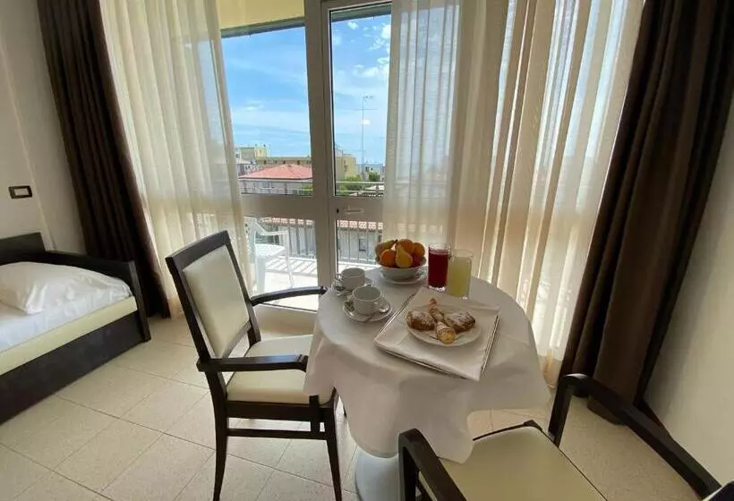اتاق استاندارد چهار تخته, Palace Hotel Regina