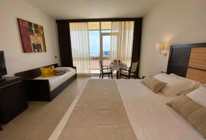 اتاق استاندارد چهار تخته, Palace Hotel Regina