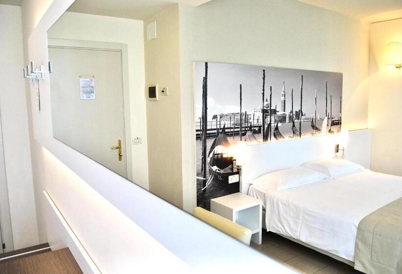 Comfort room with balcony, Palace Hotel Regina